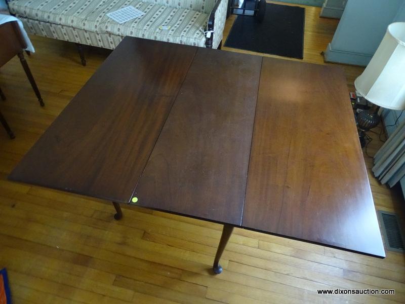 (LR) VINTAGE BIGGS DROP LEAF TABLE; 1950'S, MAHOGANY, 3-BOARD, QUEEN ANNE STYLE DROP LEAF TABLE. HAS