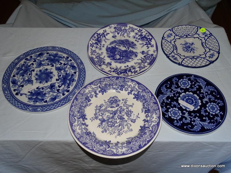 (LR) LOT OF ASSORTED BLUE AND WHITE CHINA; 5 PIECE LOT TO INCLUDE A PIERCED RIM DECORATIVE PLATE, A