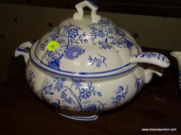 (KIT) TUREEN AND TEA POT; 2 PCS. OF DELFT STYLE PORCELAIN- GIFT IDEAS CREATIONS SOUP TUREEN WITH