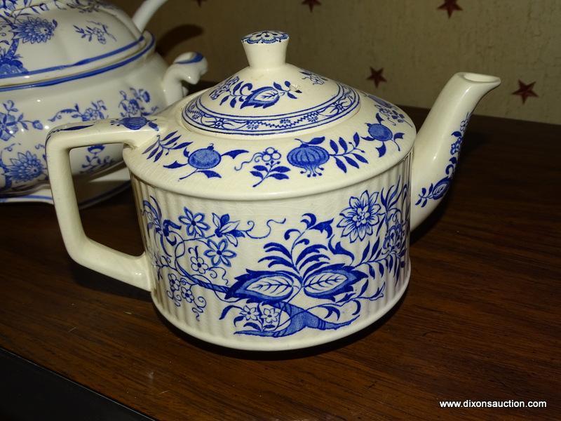 (KIT) TUREEN AND TEA POT; 2 PCS. OF DELFT STYLE PORCELAIN- GIFT IDEAS CREATIONS SOUP TUREEN WITH