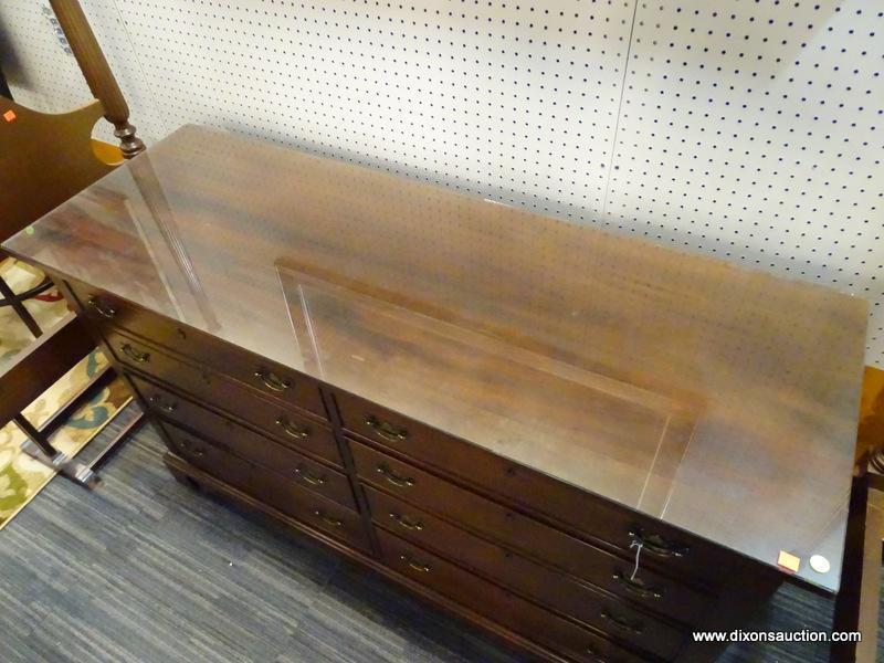 (R1) CRAFTIQUE DRESSER AND MIRROR; MAHOGANY, GLASS TOP, 8-DRAWER DRESSER WITH A WALL HANGING MIRROR