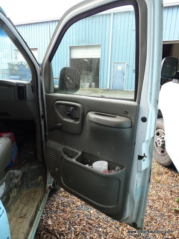 1999 GMC 1500 VAN. INSIDE CAGE IN BACK. VIN-1GCFG15W0X1118448. RIPPED INTERIOR. HEAVILY USED WORK