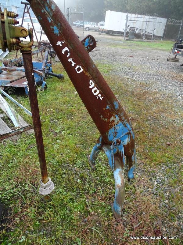 FORD POST HOLE HEAVY DUTY DRILLING RIG/AUGER. UNTESTED. RUSTED.