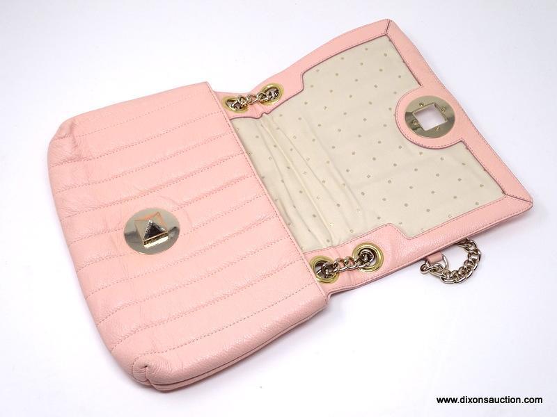 KATE SPADE LIGHT PINK LEATHER SHOULDER BAG WITH CHAIN STRAP AND GOLD TONE LATCH. MEASURES APPROX