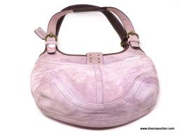 COACH PALE PURPLE HANDBAG WITH BROWN LEATHER DETAILING AND ZIPPER CLOSURE. MEASURES APPROX. 13" X