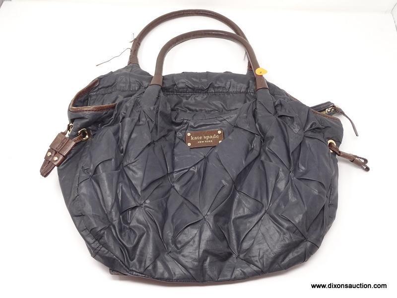 KATE SPADE BLACK QUILTED HANDBAG WITH BROWN LEATHER ACCENTS AND ZIPPER CLOSURE. MEASURES APPROX. 17"