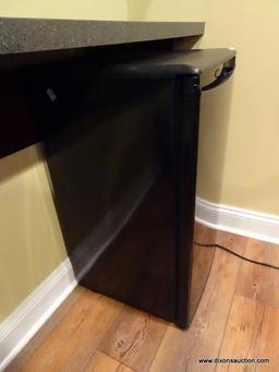 (BAS) DANBY DESIGNER BRAND BLACK MINI FRIDGE. HAS BEEN TESTED AND DOES TURN ON. MEASURES 18 IN X 19