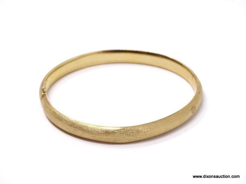 VINTAGE 14K YELLOW GOLD BANGLE BRACELET. MARKED ON THE ON THE CLASP. WEIGHS APPROX. 7.15 GRAMS. DOES