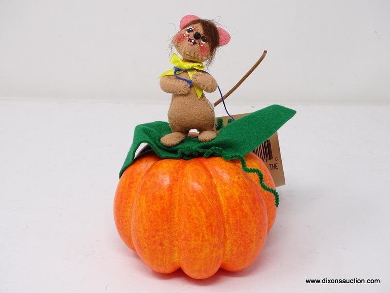 ANNALEE 3" PICK-OF-THE-PATCH MOUSE ON PUMPKIN. CODE# 988199. VALUED AT $20 ON SUECOFFEE.COM. ITEM IS