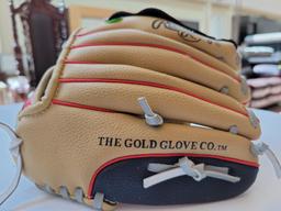 RAWLINGS CHILDS BASEBALL GLOVE - GOOD USED CONDITION