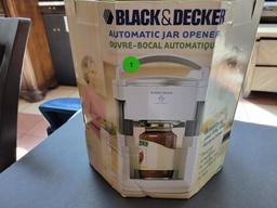 BLACK AND DECKER AUTOMATIC JAR OPENER - APPEARS NEW