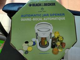 BLACK AND DECKER AUTOMATIC JAR OPENER - APPEARS NEW