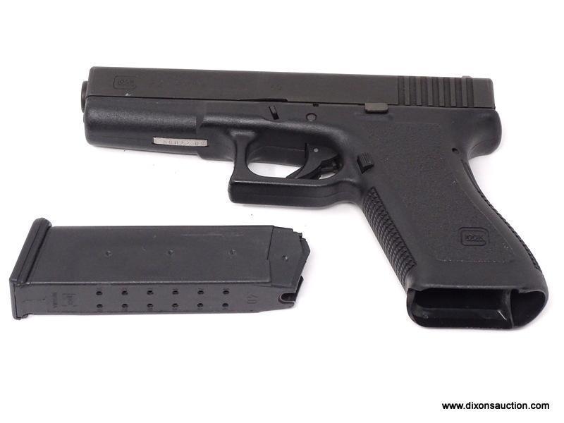 GLOCK 22 AUSTRIA .40 S&W. SERIAL #NR022. COMES WITH (1) MAGAZINE & HOLSTER.