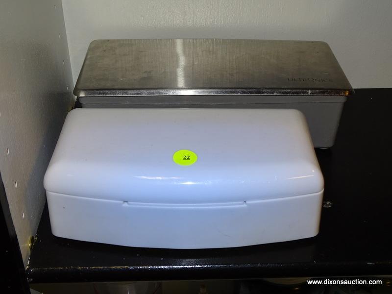 LOT OF (2) DISINFECT INSTRUMENT TRAYS. (1) STAINLESS STEEL BY ULTRONICS & (1) WHITE PLASTIC TRAY.