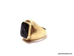 HEAVY 10K YELLOW GOLD RING WITH FAMILY CREST ENGRAVED BLACK ONYX GEMSTONE. SIZE 5-3/4. WEIGHS