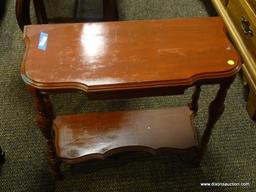 (R1) CHERRY FINISH 2 TIER HALL/SOFA TABLE WITH TURNED LEGS. MEASURES 28 IN X 13 IN X 25.5 IN. ITEM