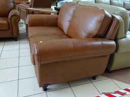 BRAND NEW ABBYSON TOP GRAIN LEATHER 2 CUSHION LOVESEAT WITH BRASS STUDDED ACCENTS AND ROLLED ARMS.