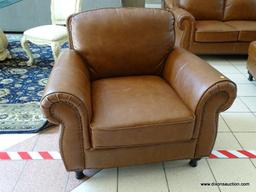 BRAND NEW ABBYSON TOP GRAIN LEATHER ARMCHAIR WITH BRASS STUDDED ACCENTS AND ROLLED ARMS. MEASURES 40