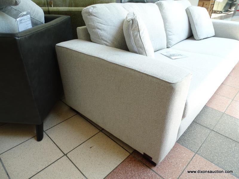 BRAND NEW TAMORA FABRIC 3 CUSHION SOFA IN GRAY. A MODERN DESIGN COMBINED WITH LUXURIOUS, COMFORTABLE