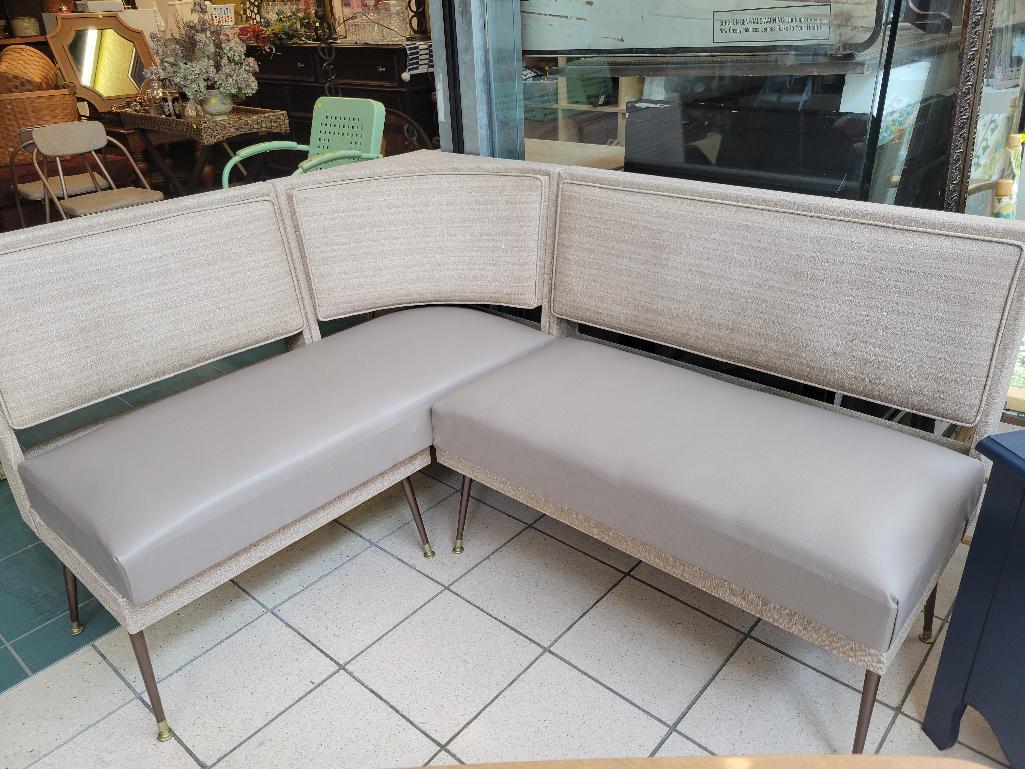 VINTAGE - RETRO 1950'S (DERMALUX?) FORMICA TABLE WITH CORNER BENCH AND 2 CHAIRS (NOT PICTURED) SEATS