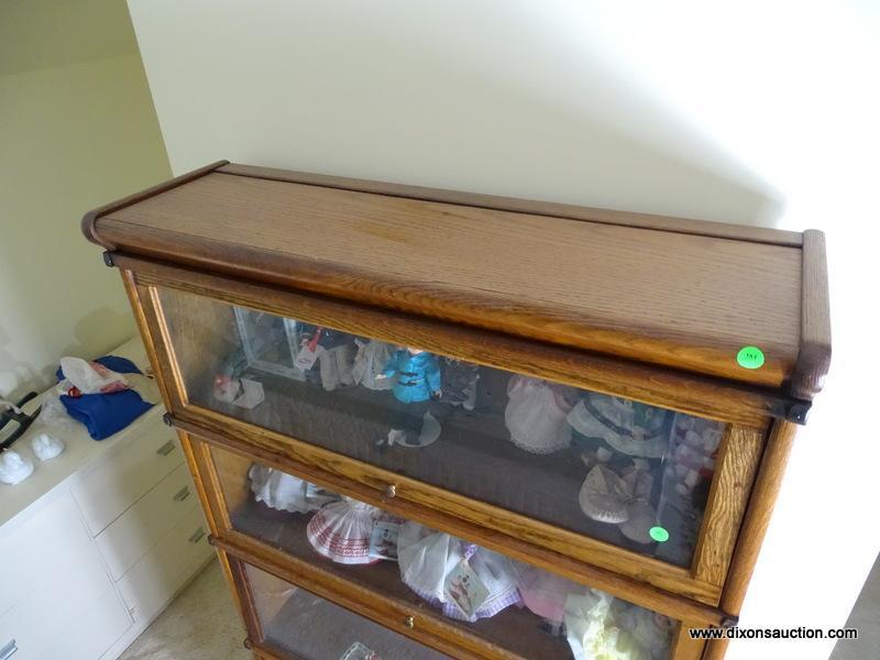 (UPBED 1) ANTIQUE OAK 5 STACK BARRISTER BOOKCASE- 34 IN X 9.5 IN X 70 IN, ITEM IS SOLD AS IS WHERE