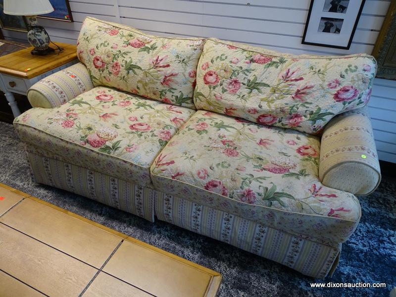 (R1) SAMUEL FREDERICK FINE FURNITURE CO. FLORAL UPHOLSTERED 3 CUSHION SOFA WITH LABEL. MEASURES 80