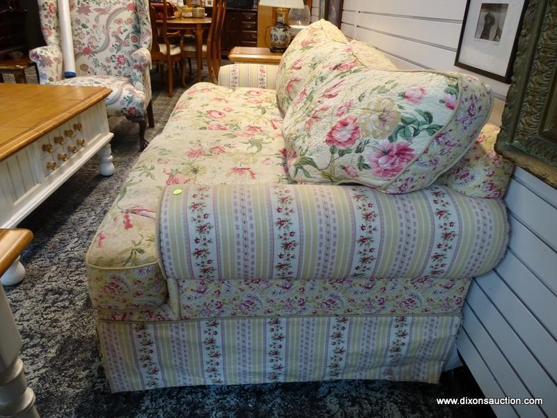 (R1) SAMUEL FREDERICK FINE FURNITURE CO. FLORAL UPHOLSTERED 3 CUSHION SOFA WITH LABEL. MEASURES 80