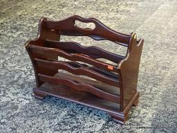 (R1) MAHOGANY MAGAZINE HOLDER WITH CENTER HANDLE. MEASURES 12 IN X 18 IN X 17 IN. ITEM IS SOLD AS