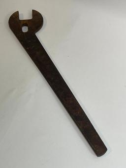 (S12L) 19 INCH OFFSET CAST STEEL WRENCH ANTIQUE