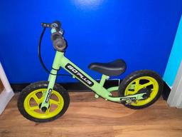 (S12L) 12 INCH GO PLUS KIDS BALANCE BIKE SCOOTER WITH BRAKES AND BELL-GREEN TY571746GN