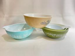 (S12L) PYREX CINDERELLA BUTTERPRINT AMISH TURQUOISE MIXING BOWL (HAS CHIPS); SET OF THREE SPRING