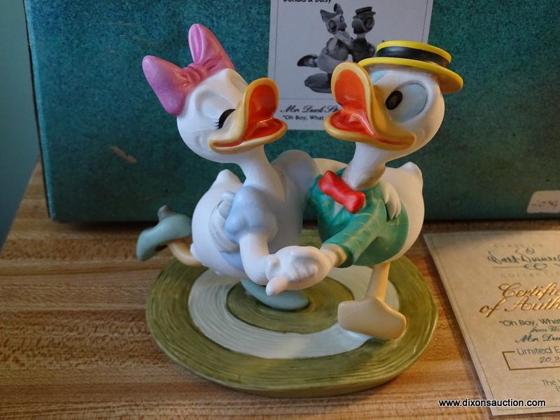 (UPKIT) WALT DISNEY CLASSICS COLLECTION FIGURINES OF DONALD AND DAISY "OH BOY, WHAT A JITTERBUG!"