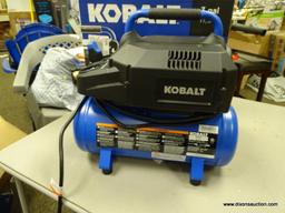 (R1) KOBALT 3 GALLON HOT DOG AIR COMPRESSOR 150 PSI WITH NOISE FILTRATION. ITEM IS SOLD AS IS WHERE