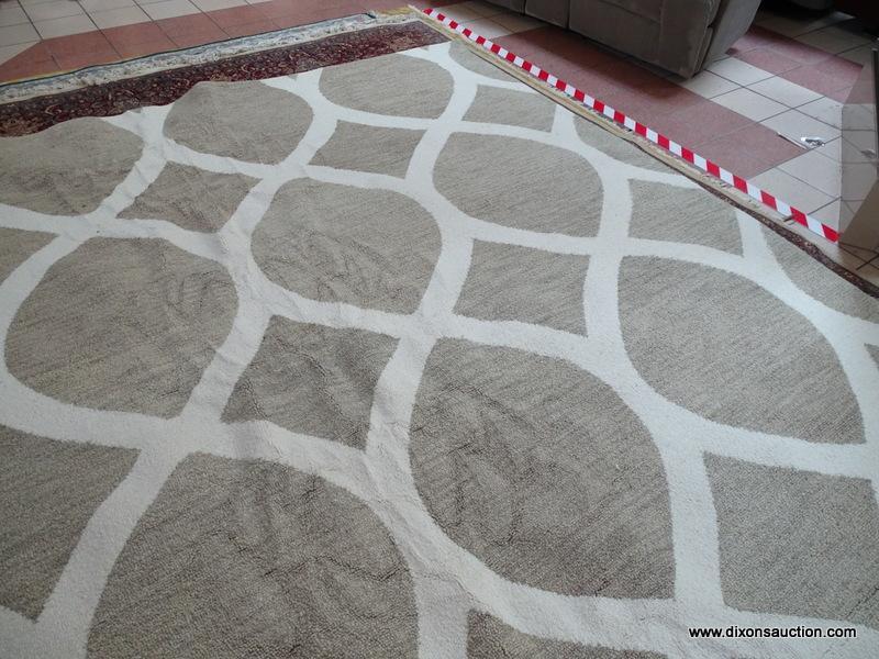 MODERN MACHINE MADE BEIGE AND WHITE AREA RUG FROM CRATE & BARREL. MEASURES APPROXIMATELY 11 FT 8 IN