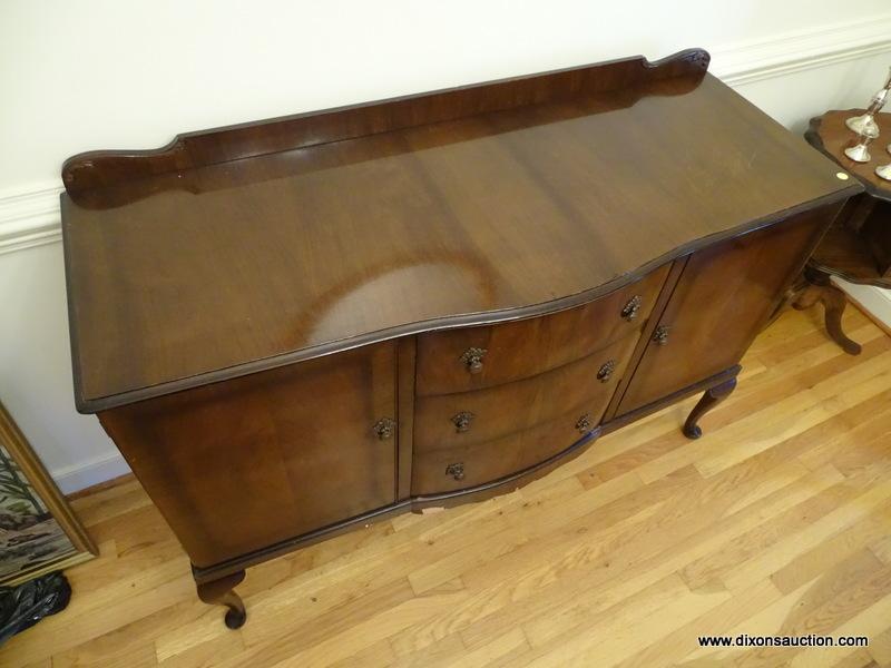 (DR) VINTAGE MAHOGANY QUEEN ANNE SIDEBOARD WITH BACKSPLASH- 3 CENTER DOVETAIL DRAWERS WITH MAHOGANY