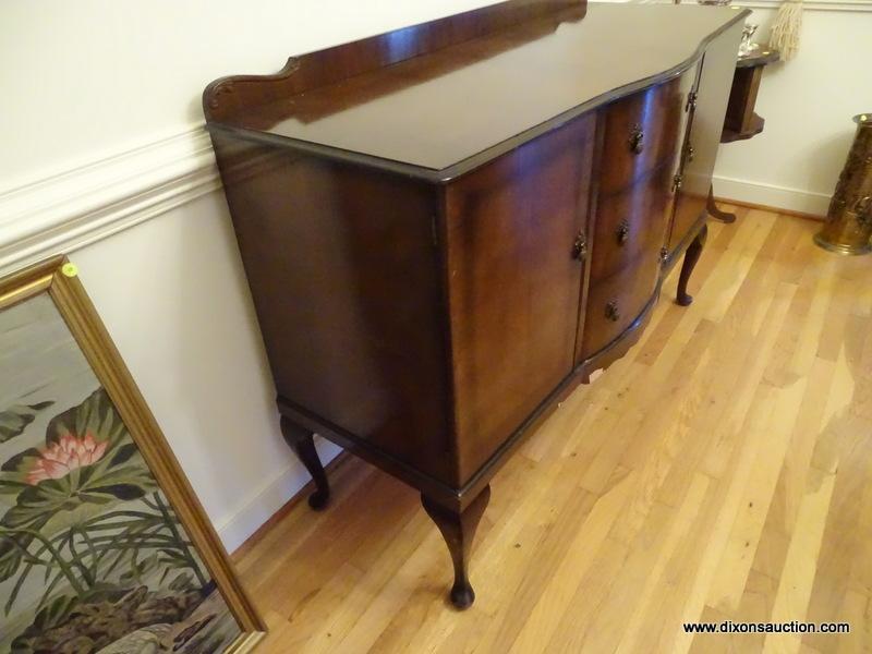 (DR) VINTAGE MAHOGANY QUEEN ANNE SIDEBOARD WITH BACKSPLASH- 3 CENTER DOVETAIL DRAWERS WITH MAHOGANY