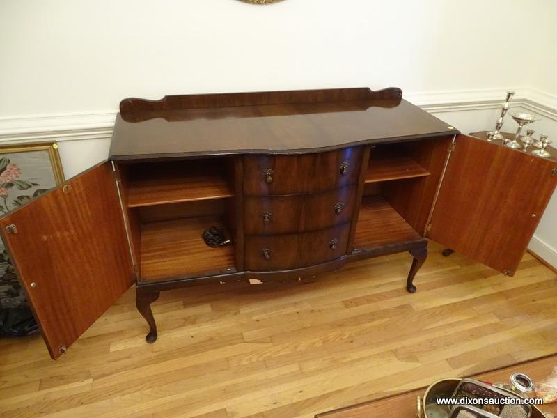 (DR) VINTAGE MAHOGANY QUEEN ANNE SIDEBOARD WITH BACKSPLASH- 3 CENTER DOVETAIL DRAWERS WITH MAHOGANY