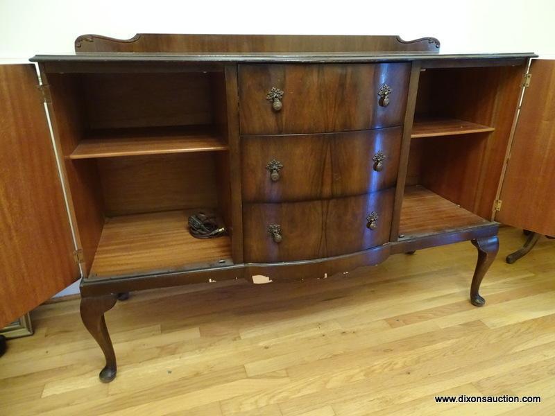 (DR) VINTAGE MAHOGANY QUEEN ANNE SIDEBOARD WITH BACKSPLASH- 3 CENTER DOVETAIL DRAWERS WITH MAHOGANY