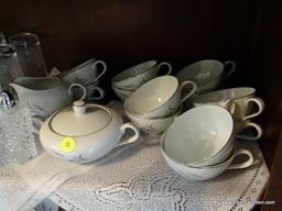 (DR) SET OF CASTLECOURT WHEAT HARVEST CHINA. INCLUDES 12 TEACUPS, 11 SAUCERS, 9 BOWLS, 7 DINNER