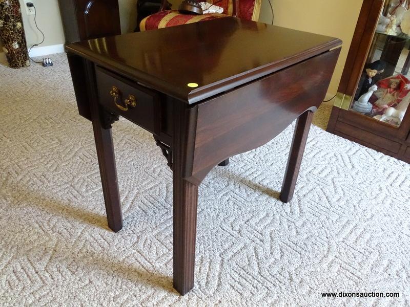 (FR) SINGLE DRAWER DOUBLE DROPSIDE END TABLE WITH REEDED LEGS AND DOVETAIL DRAWER. MEASURES 17" X