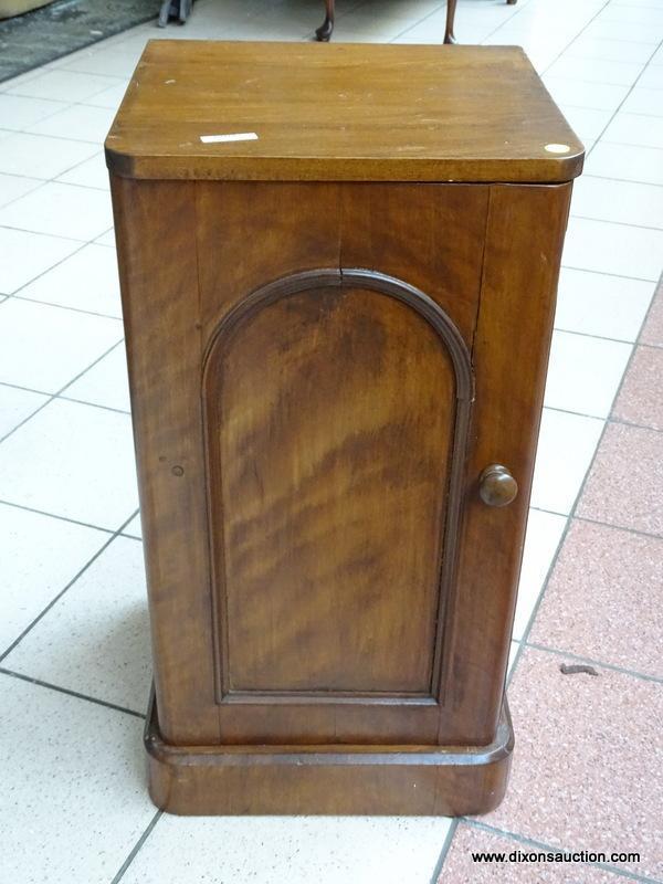 (R1) ANTIQUE SINGLE DOOR NIGHTSTAND/END TABLE WITH BRASS PULL. IS 1 OF A PAIR. MEASURES 15 IN X 15