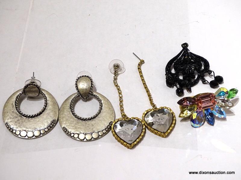 (SC) ASSORTED LOT OF COSTUME JEWELERY INCLUDE'S SILVER TONE POST EARRING'S, COLORFULL PLASTIC CLIP