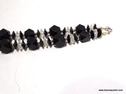 (SC) BLACK AND CLEAR PLASTIC COSTUME JEWELERY NECKLACE 24 IN LONG. ITEM IS SOLD AS IS, WHERE IS,