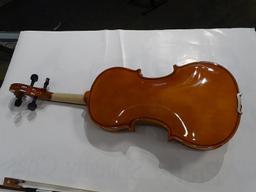 (SC) UNNAMED 4/4 VIOLIN WITH BOW AND HARD CASE. NEEDS 1 STRING. ITEM IS SOLD AS IS WHERE IS WITH NO
