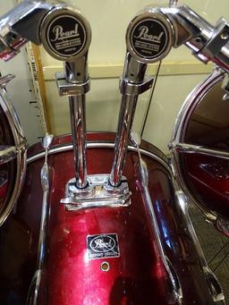 (SC) PEARL BRAND DRUM KIT FROM THE EXPORT SERIES. INCLUDES BASS DRUM, 2 MOUNTED SIDE DRUMS, A SNARE