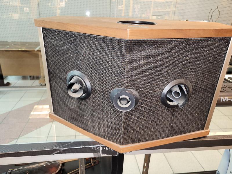 (SC) PAIR OF BOSE 901 SERIES V SPEAKERS WITH WOODEN CASES. ITEM IS SOLD AS IS WHERE IS WITH NO