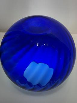 (1A) COBALT BLUE GLASS ORB VASE 9 INCH DIAMETER, SPIRAL PATTERN, HAS SOME SMALL CHIPS AROUND RIM