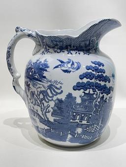 (2B) ANTIQUE IRONSTONE BLUE WILLOW TRANSFERWARE WATER PITCHER (10 INCH HEIGHT)