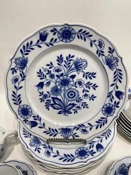 (2B) BLUE DELL CHINA BY UCAGO JAPAN; INCLUDES DINNER PLATES, SOUP BOWLS, FRUIT BOWLS, SALAD PLATES,