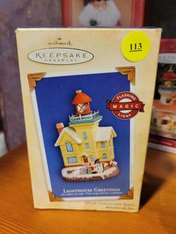 HALLMARK 2004 LIGHTHOUSE GREETINGS KEEPSAKE ORNAMENT - 8TH IN MAGIC COLLECTOR'S SERIES